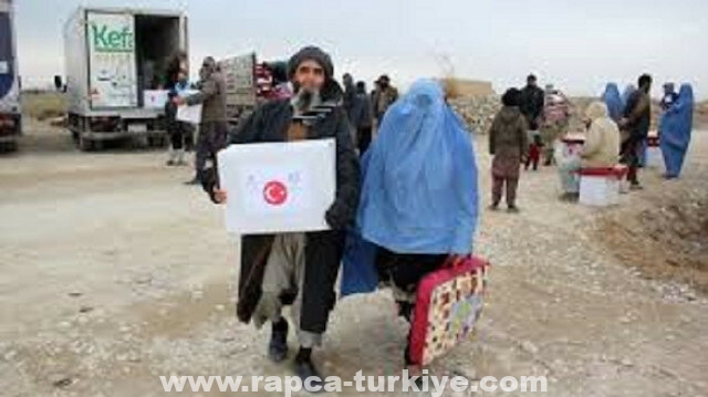 مساعدات تركية لعوائل أفغانية في "مزار شريف"