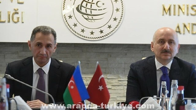 وزيرا النقل التركي والأذربيجاني يبحثان فرص التعاون