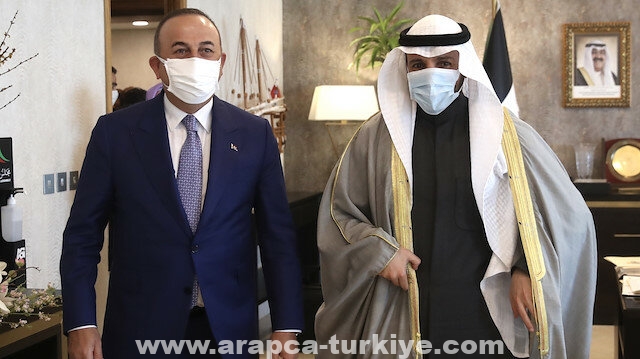 وزير الخارجية التركي يلتقي رئيس الوزراء الكويتي