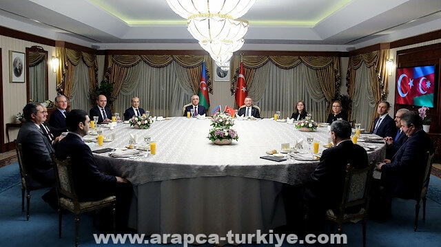 نائب أردوغان يقيم مأدبة عشاء لرئيس الوزراء الأذربيجاني