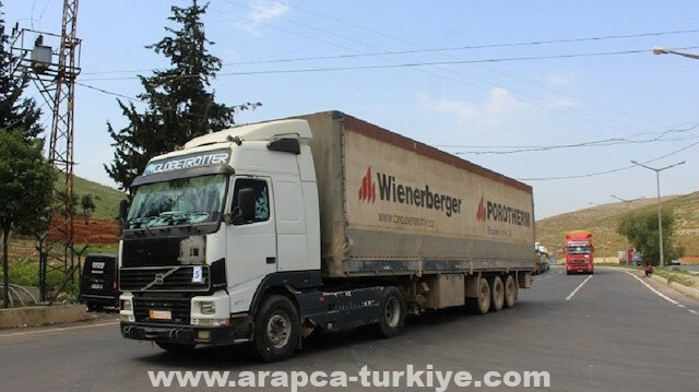عبر تركيا.. 63 شاحنة مساعدات أممية تدخل إدلب السورية