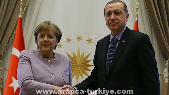 أردوغان يبحث مع ميركل العلاقات التركية الأوروبية