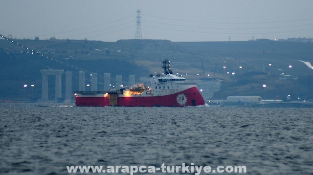 سفينة "بربروس خير الدين باشا" التركية تعبر "الدردنيل" نحو إسطنبول