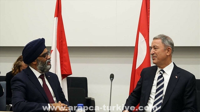 وزيرا الدفاع التركي والكندي يبحثان قضايا الدفاع والأمن