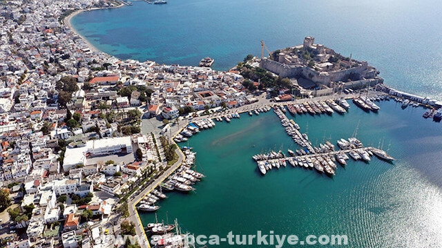 "موغلا" التركية تستقبل أول سفينة سياحية الموسم الحالي