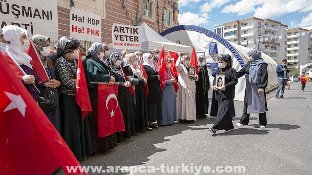 أسرة جديدة تنضم لاعتصام "أمهات ديار بكر" في تركيا