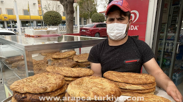 "خبز الطحين".. أشهر مأكولات رمضان في "نيدة" التركية