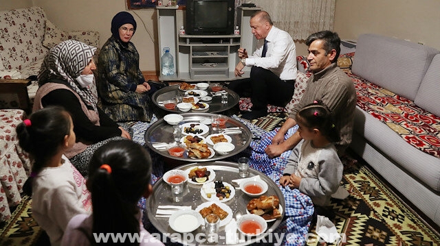 أردوغان يحل ضيفا على مائدة إفطار مواطن تركي