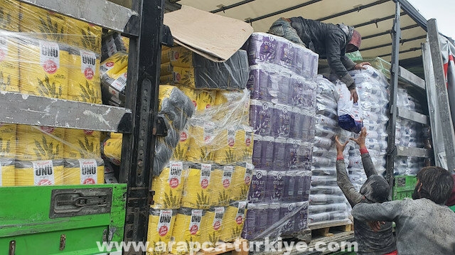 تركيا.. إرسال 8 شاحنات مساعدات إنسانية لإدلب السورية