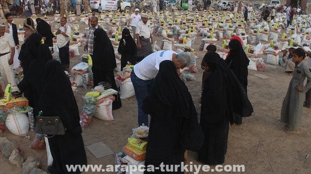 مساعدات غذائية تركية لـ1350 أسرة يمنية فقيرة ونازحة