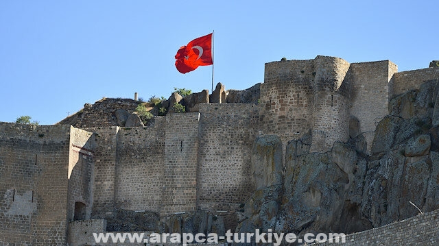 تحيطها المياه.. قلعة "برتك" التركية تترقب قوافل السائحين