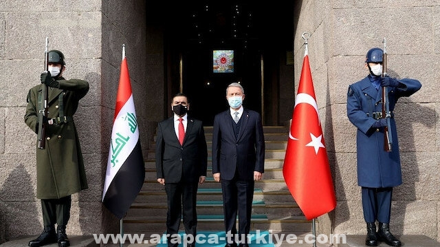 وزيرا الدفاع التركي والعراقي يبحثان قضايا أمنية ودفاعية