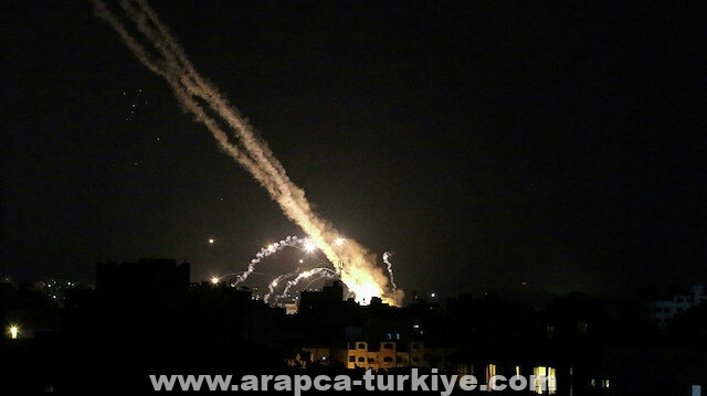 "القسام" تطلق رشقات صواريخ تجاه قاعدتين عسكريتين ومدن إسرائيلية