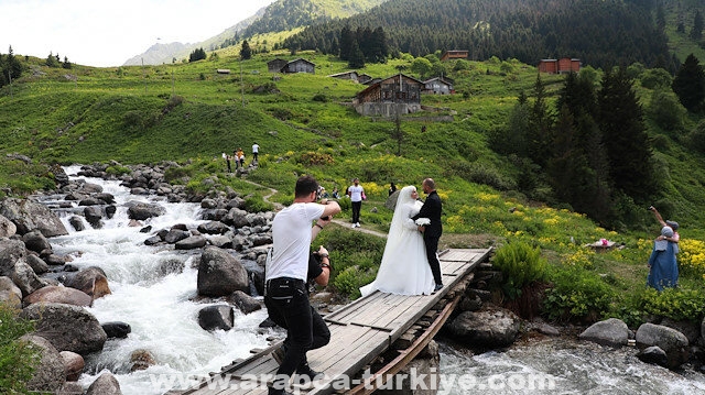 هضبة "ألفيت" التركية.. وجهة العرائس لالتقاط الصور التذكارية