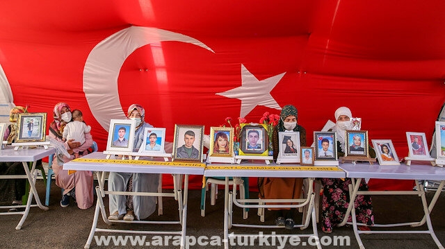 تركيا.. أمهات ديار بكر يواصلن الاعتصام لليوم الـ 642