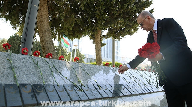 أردوغان يزور مقبرة الشهداء في العاصمة الأذربيجانية