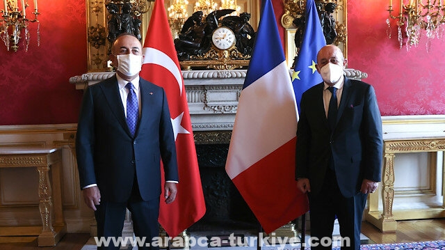 وزيرا خارجية تركيا وفرنسا يبحثان العلاقات الثنائية ومسائل إقليمية