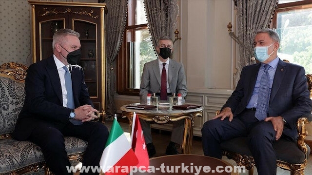 وزيرا دفاع تركيا وإيطاليا يبحثان قضايا الدفاع والأمن