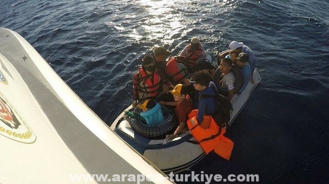 خفر السواحل التركي ينقذ 12 طالب لجوء قبالة جناق قلعة
