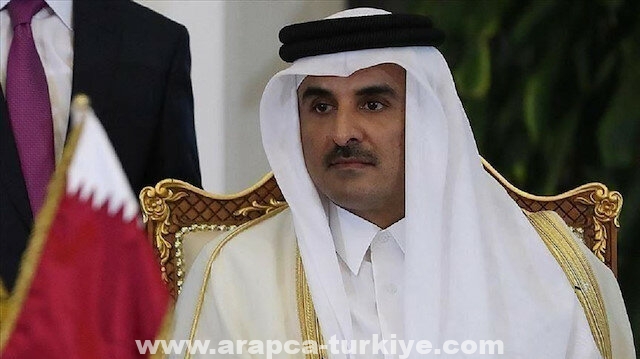 أمير قطر يعرب عن "ضرورة تجاوز الأزمة السياسية" في تونس