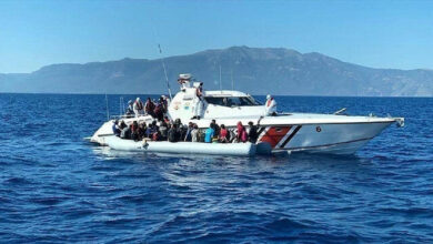 بعدما صدتهم اليونان.. 3 سوريين يعودون سباحة لتركيا