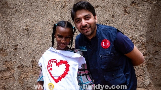 عيد الأضحى.. منظمة تركية توزع هدايا على أطفال أيتام في الخرطوم