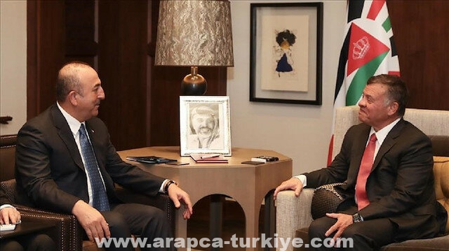 العاهل الأردني يستقبل وزير الخارجية التركي