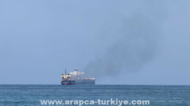 إخماد حريق في سفينة شحن قبالة سواحل إسكندرون التركية