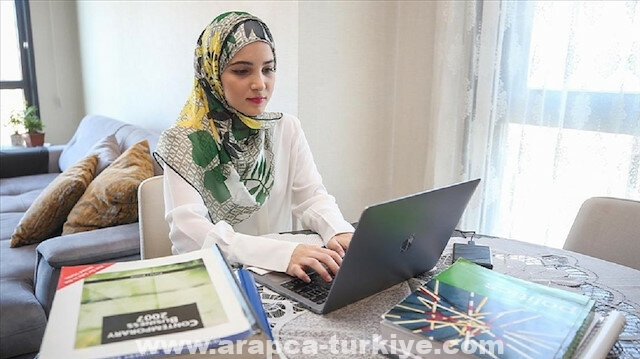 ياسمين نايال.. سورية هربت من الحرب وتفوقت أكاديميا بتركيا