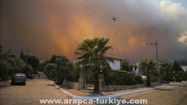 تركيا.. وزير الطاقة يتفقد محطة حرارية اقتربت منها الحرائق