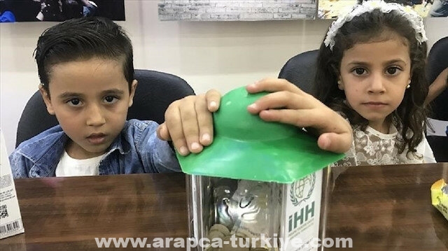 "الإغاثة التركية" توزع مستلزمات مدرسية على أيتام بغزة