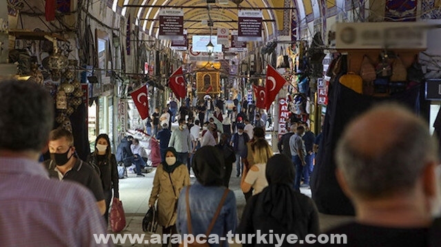 إسطنبول.. السوق المسقوف يزدحم بالسياح والمتسوقين
