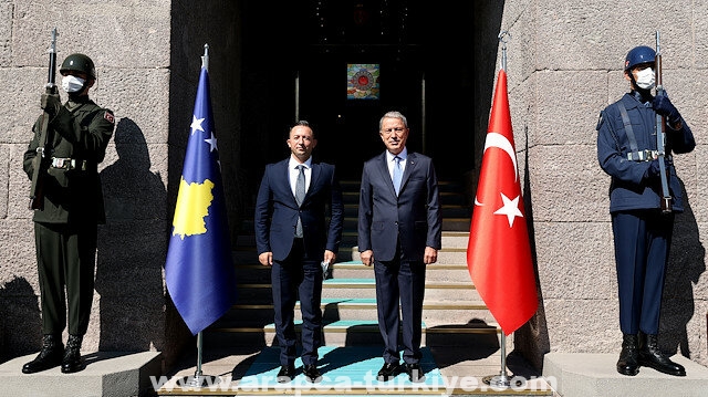 وزير الدفاع التركي يستقبل نظيره الكوسوفي في أنقرة