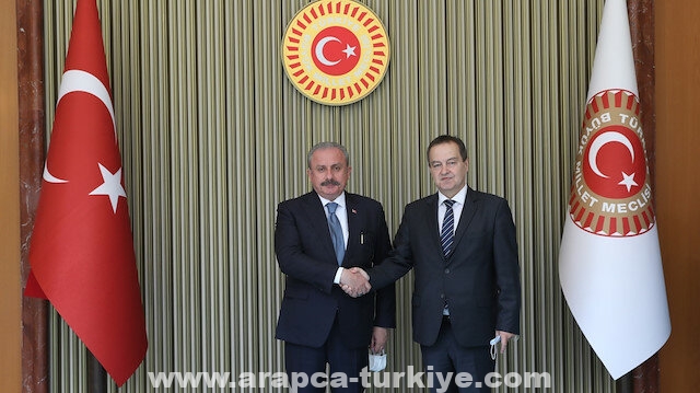 رئيس البرلمان التركي يلتقي نظيره الصربي في أنقرة