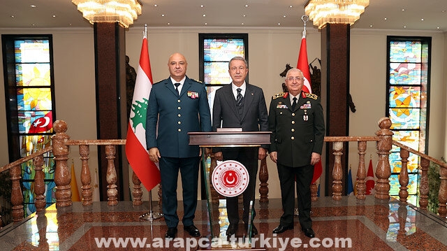 أنقرة.. وزير الدفاع التركي يلتقي رئيس الأركان اللبناني