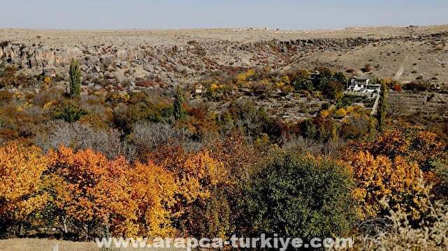 وادي قوراماز التركي يحتفي بألوان الخريف
