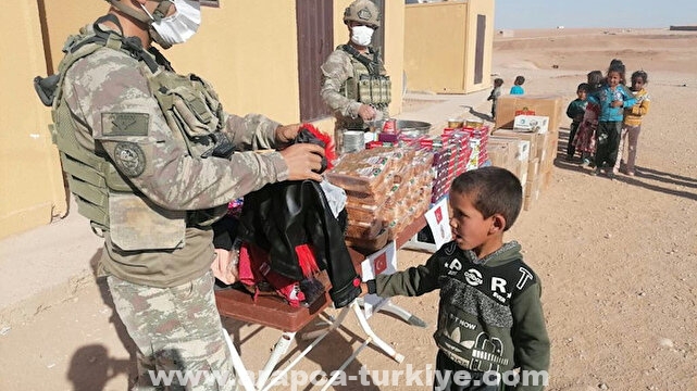 الجيش التركي يواصل مد يد العون للمحتاجين شمالي سوريا