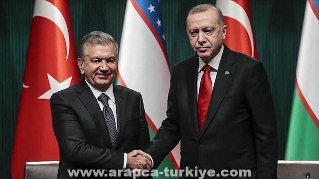 الرئيس أردوغان يهنئ نظيره الأوزبكي بإعادة انتخابه رئيسا للبلاد
