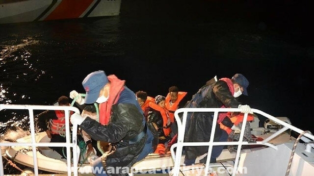 إنقاذ 8 طالبي لجوء دفعتهم اليونان إلى المياه التركية