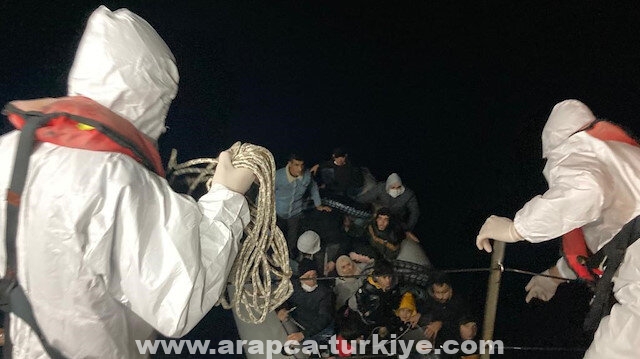 السلطات التركية تنقذ 21 مهاجرًا في بحر إيجة