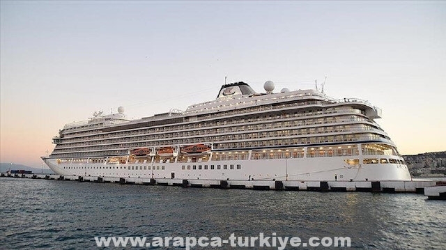 سفن سياحية عملاقة تصل "قوش أداسي" التركية
