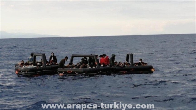 خفر السواحل التركي ينقذ 48 مهاجراً غير نظامي غربي البلاد