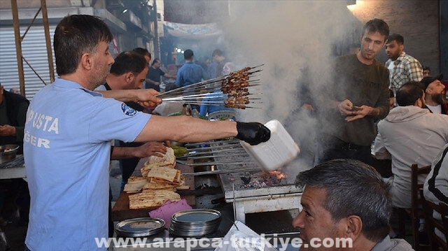 وجبات الكبد.. أكلة شهية محلية تنعش السياحة في مدن تركية