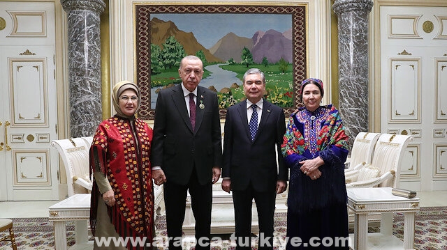 رئيس تركمانستان يقيم مأدبة عشاء لأردوغان
