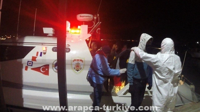 إنقاذ 30 طالب لجوء دفعتهم اليونان إلى المياه التركية