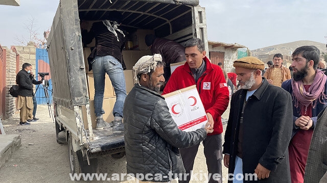 الهلال الأحمر التركي يقدم مساعدات إنسانية لـ100 أسرة في أفغانستان