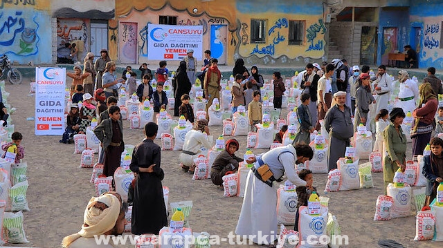 جمعية تركية توزع مساعدات غذائية في اليمن