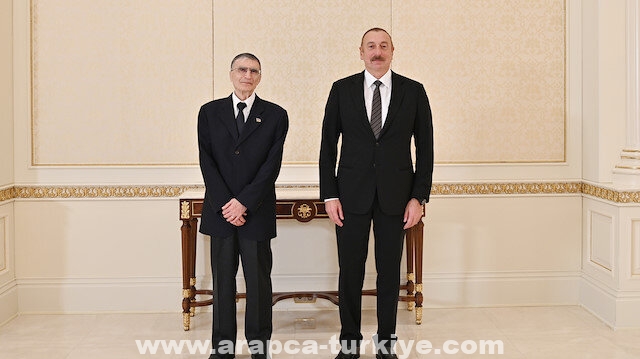 علييف يلتقي عالما تركيا حائزا على جائزة نوبل