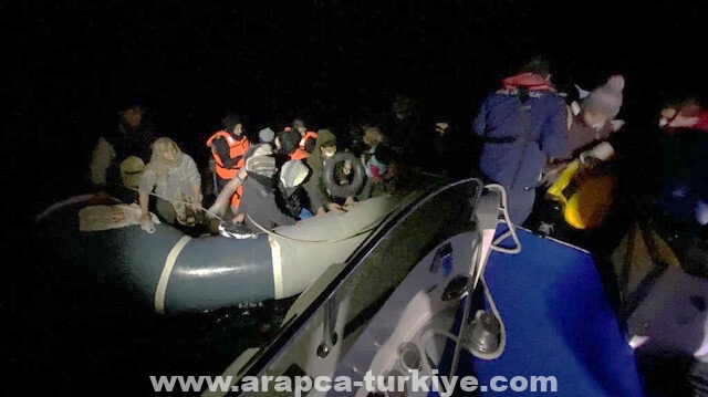 إنقاذ 92 مهاجرًا قبالة سواحل "إزمير" التركية