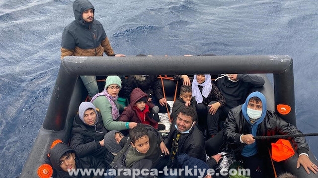 تركيا.. إنقاذ 17 مهاجرين قبالة السواحل الجنوبية الغربية